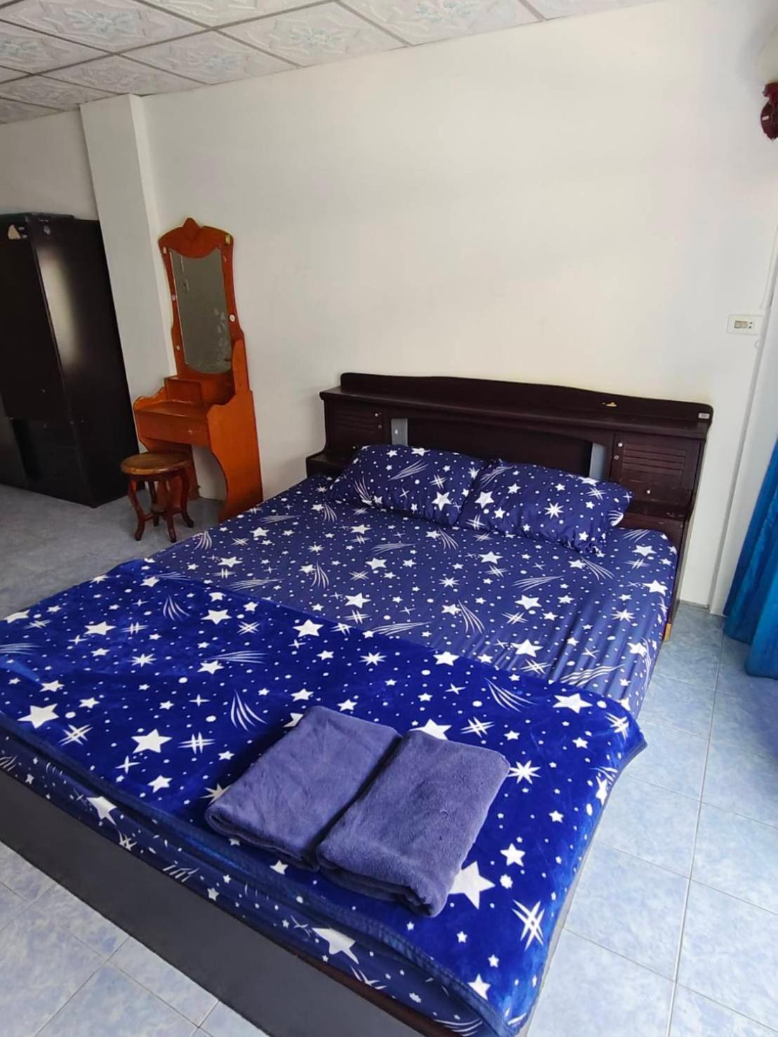 Yuri Guesthouse Jomtien Beach Exterior photo